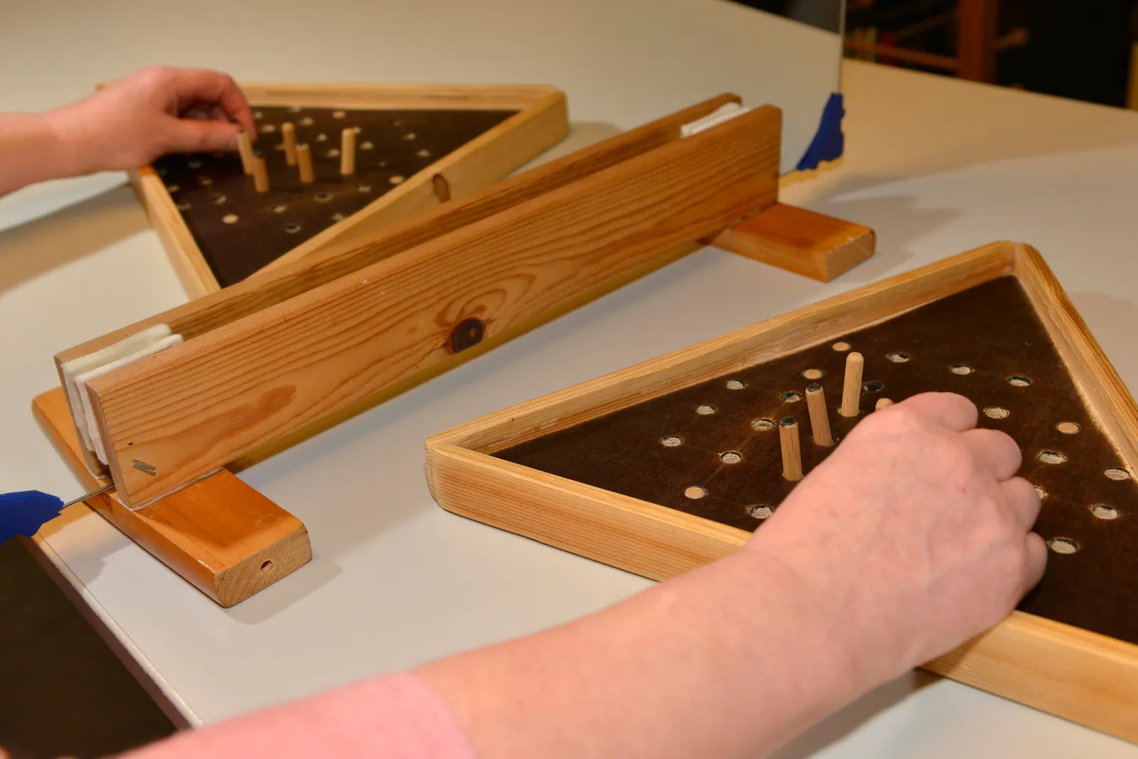 Handtherapie am Steckbrett