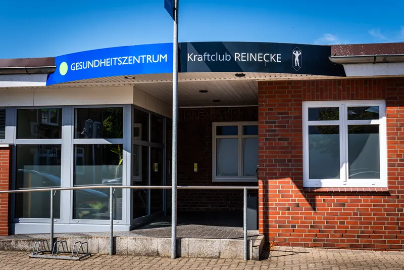 Außenansicht des Gesundheitszentrums Reinecke in Fredenbeck