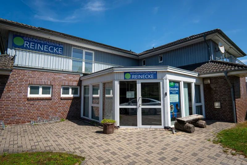 Außenansicht des Gesundheitszentrums Reinecke in Oldendorf